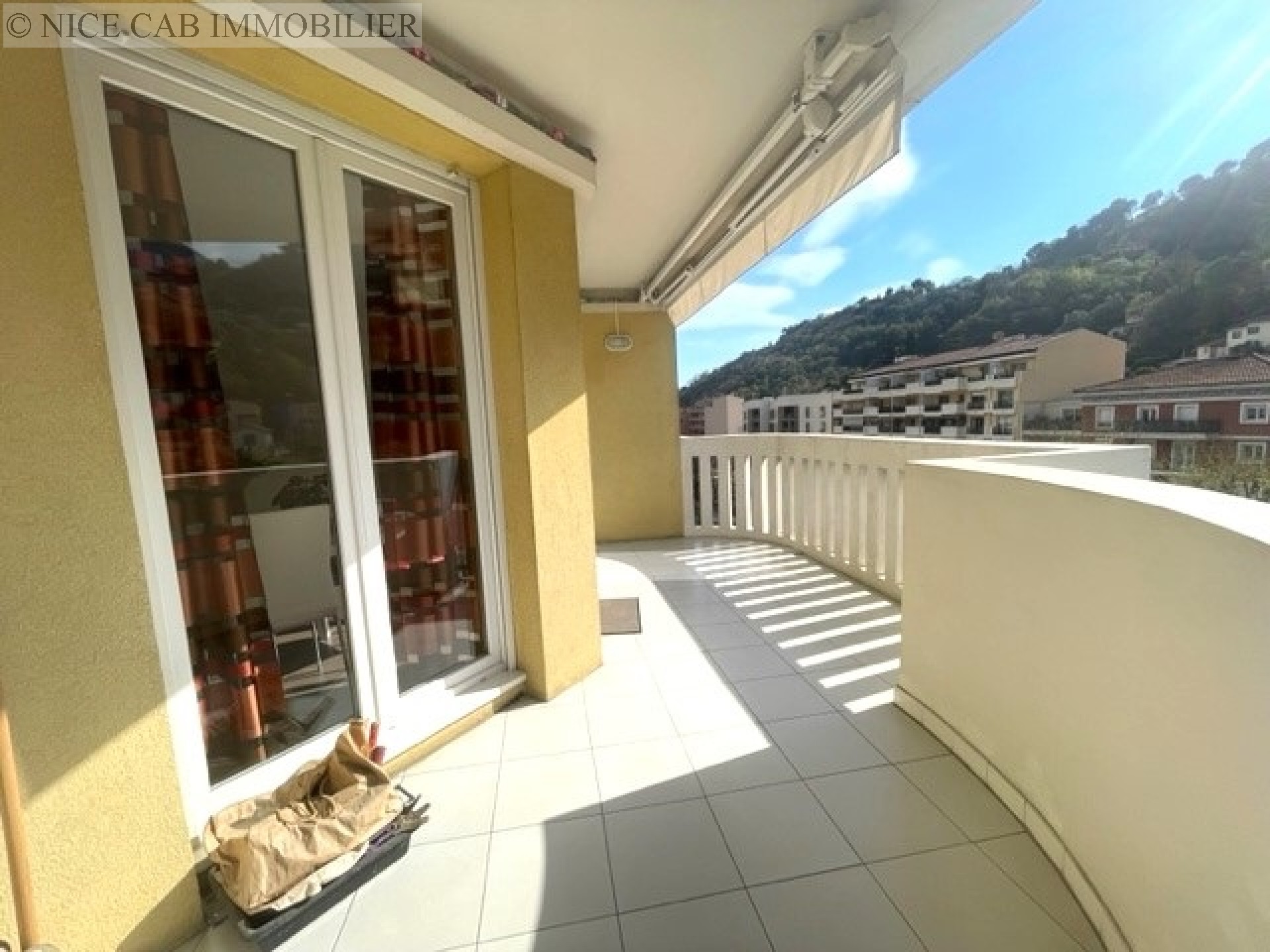 Appartement à vendre, MENTON CAREÏ   RESIDENCE RECENTE DE STANDING  3 P DERNIER ETAGE  , 62 m², 3 pièces