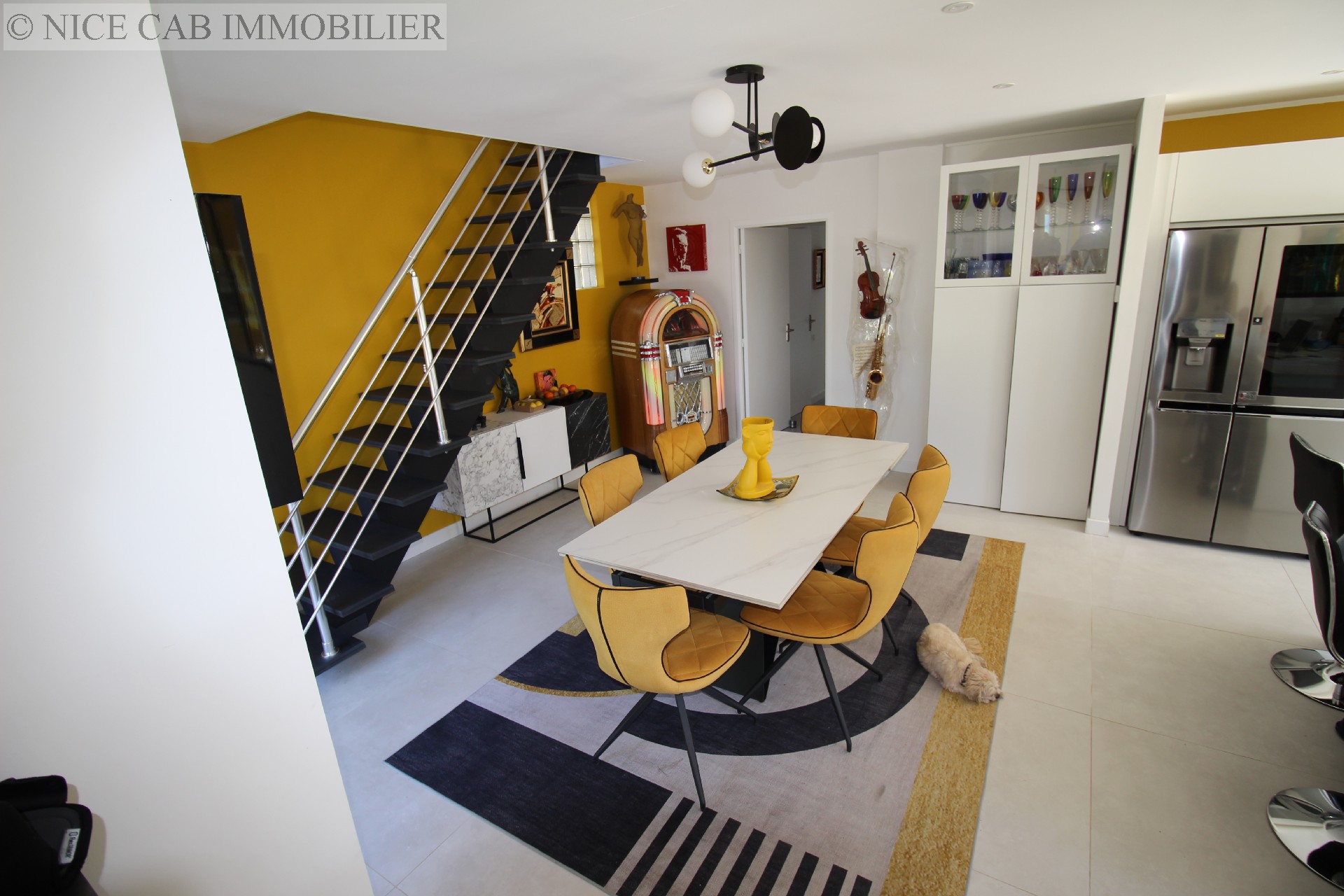 Villa à vendre, ST LAURENT DU VAR, 240 m², 6 pièces
