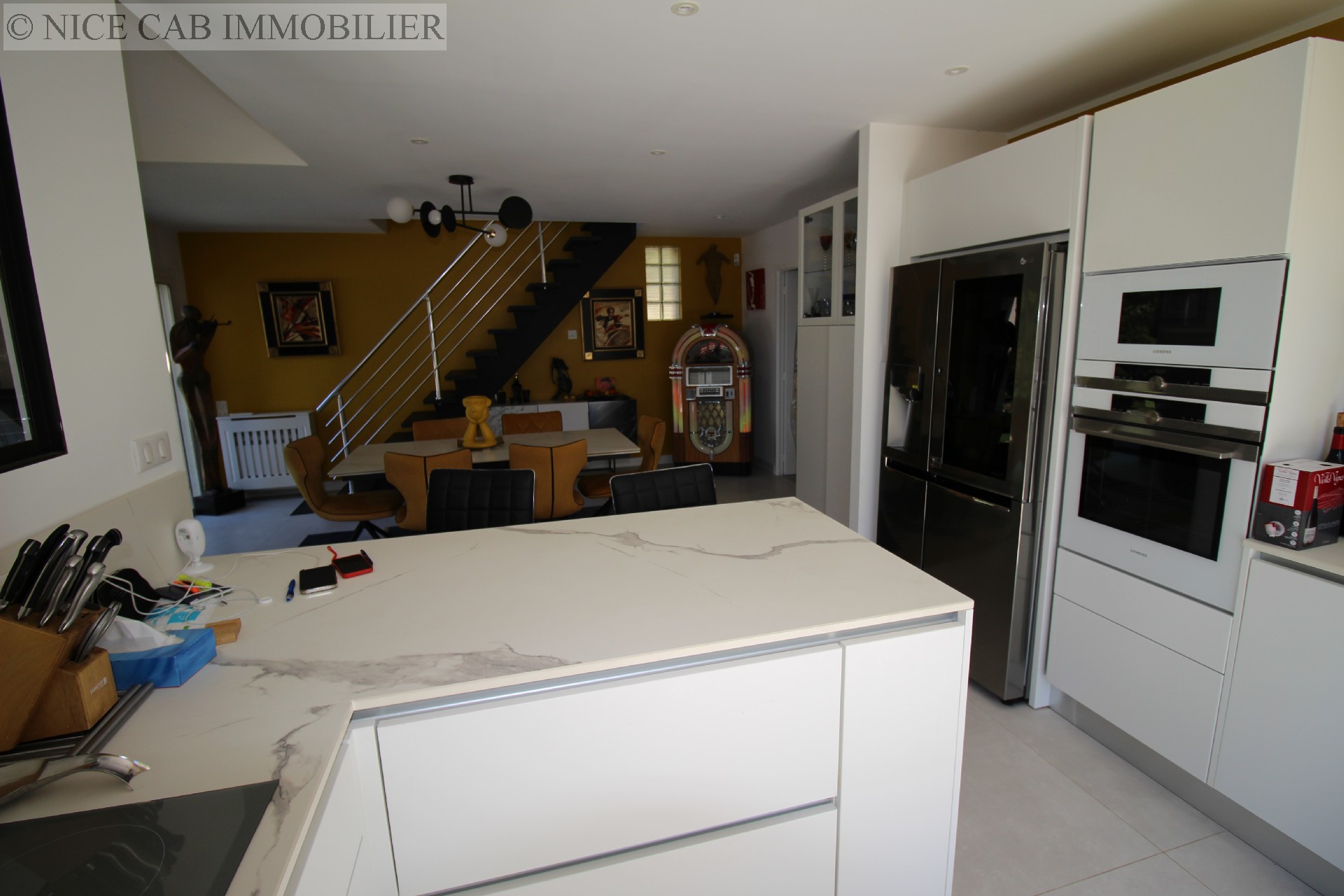 Villa à vendre, ST LAURENT DU VAR, 240 m², 6 pièces