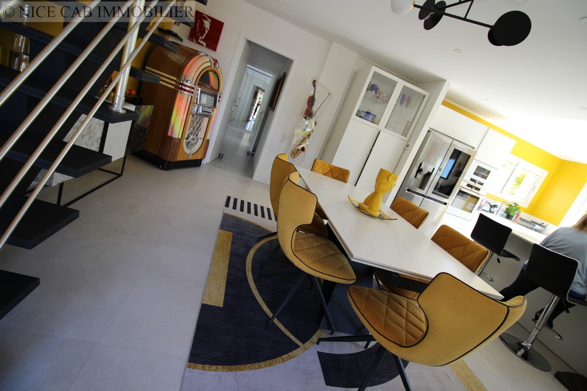 Villa à vendre, ST LAURENT DU VAR, 240 m², 6 pièces