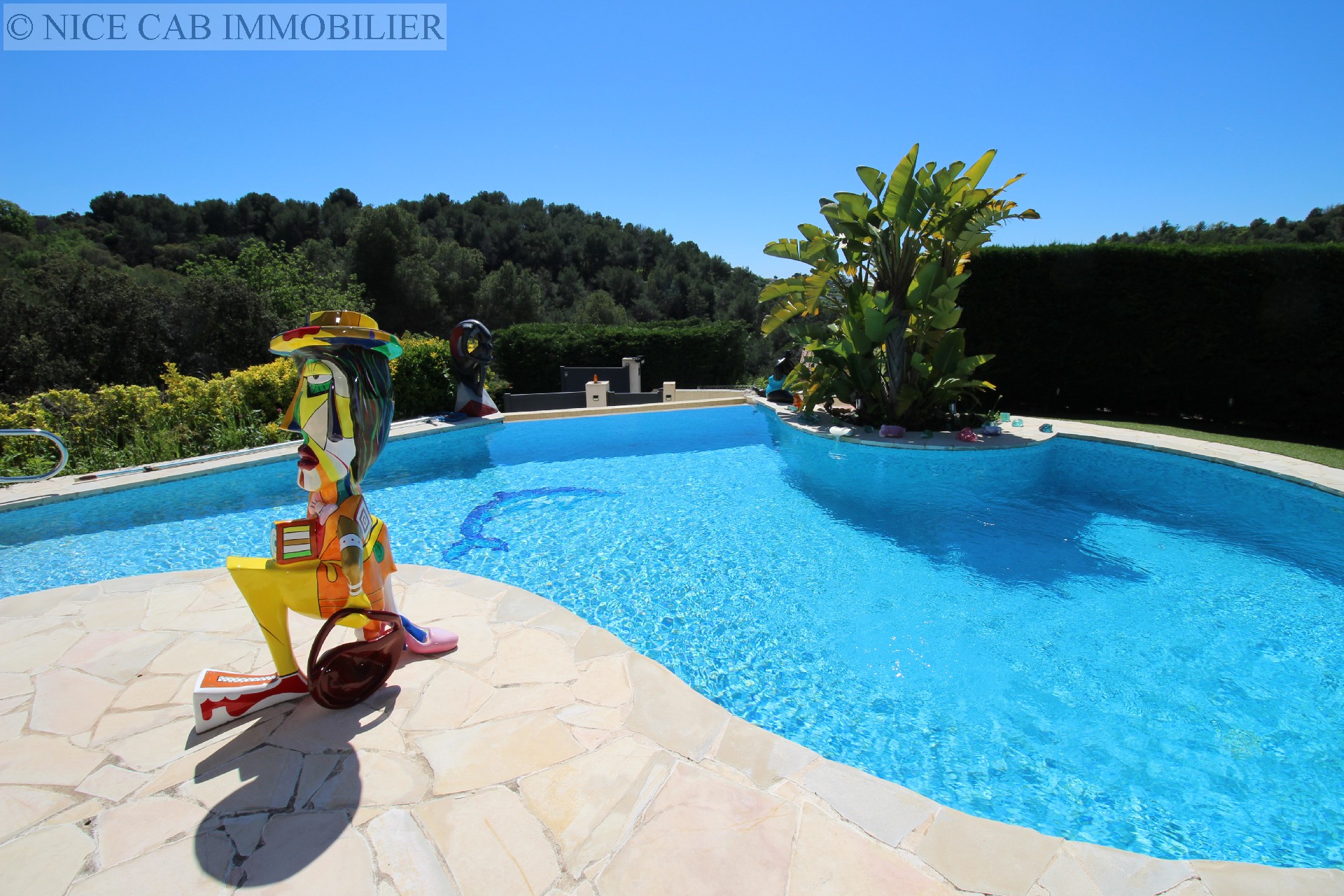 Villa à vendre, ST LAURENT DU VAR, 240 m², 6 pièces