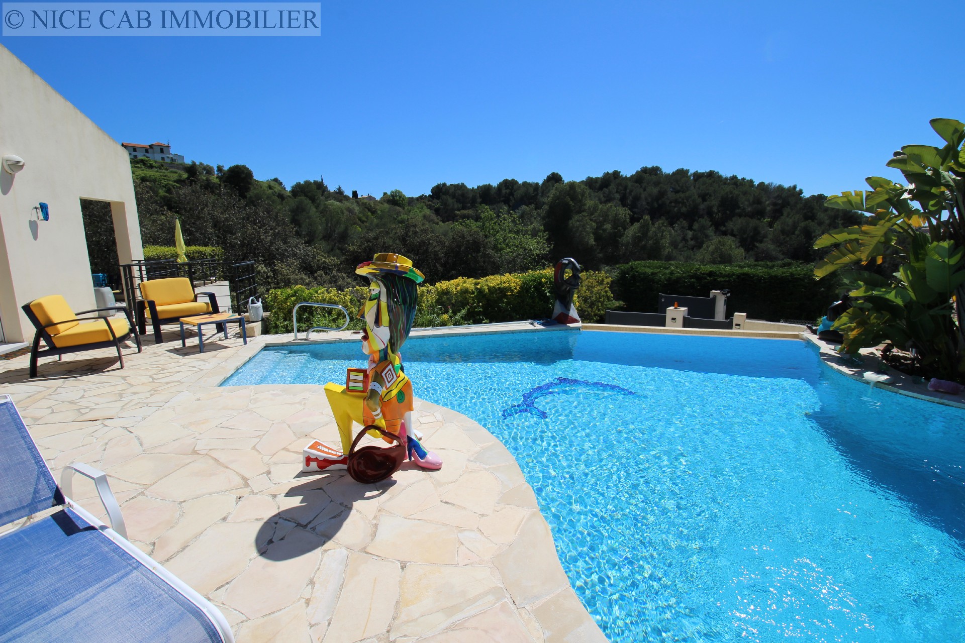 Villa à vendre, ST LAURENT DU VAR, 240 m², 6 pièces