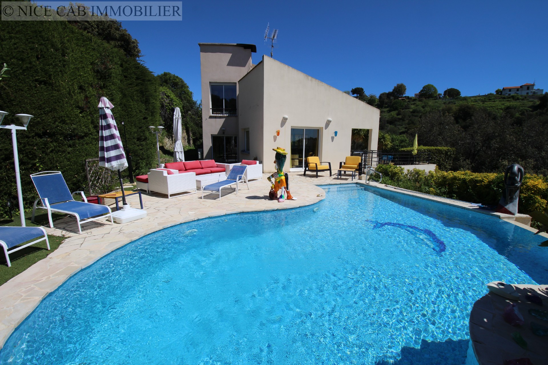 Villa à vendre, ST LAURENT DU VAR, 240 m², 6 pièces