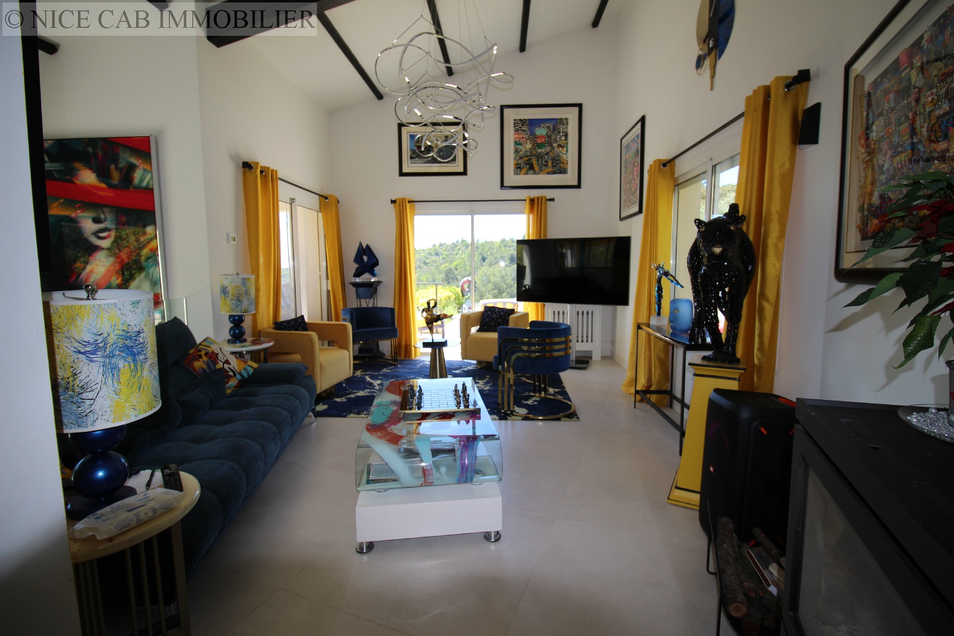 Villa à vendre, ST LAURENT DU VAR, 240 m², 6 pièces