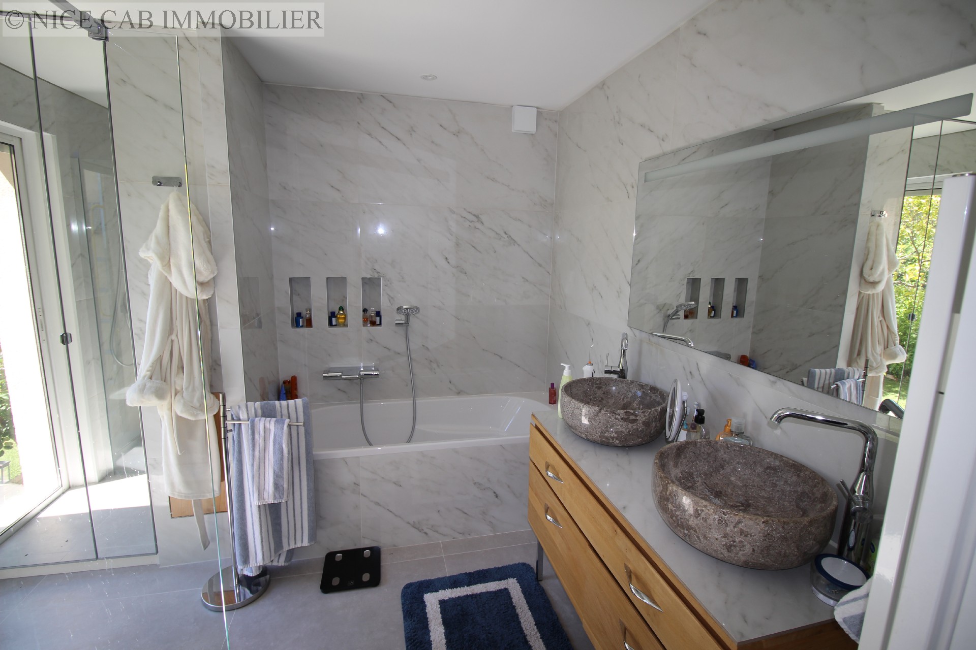 Villa à vendre, ST LAURENT DU VAR, 240 m², 6 pièces